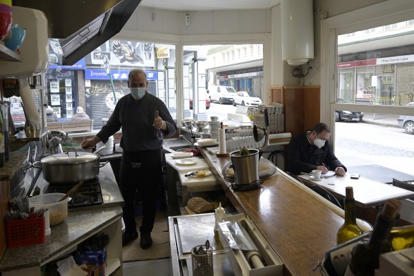 Los restaurantes afrontan su apertura gradual en la fallida semana fallera
