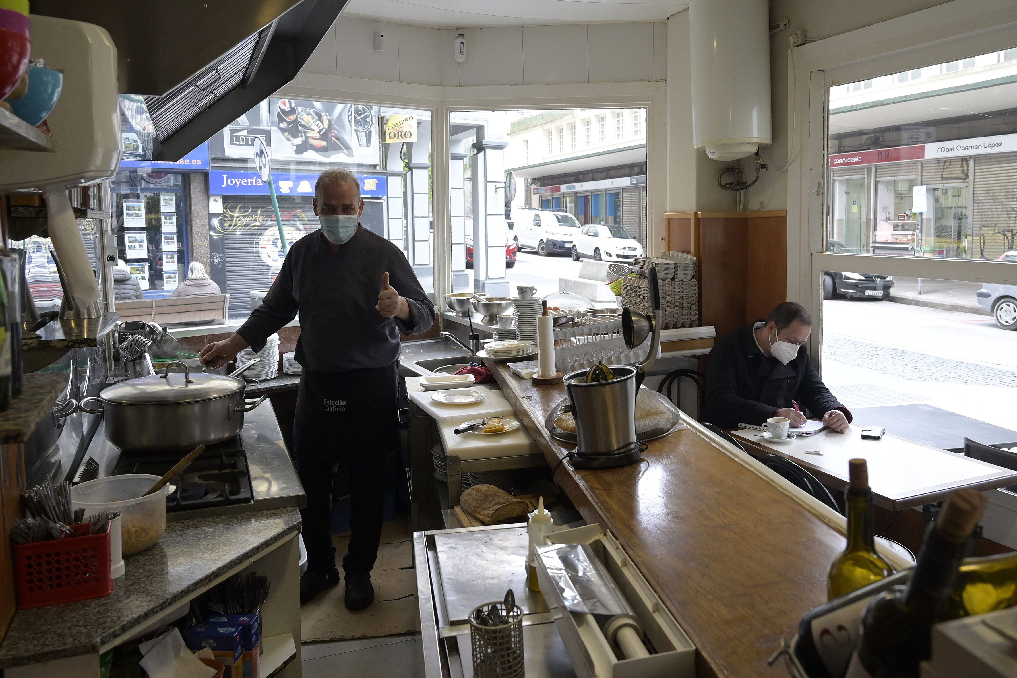 Los restaurantes afrontan su apertura gradual en la fallida semana fallera
