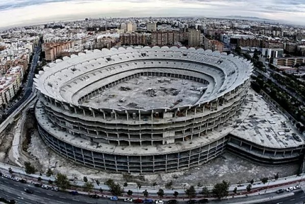 Hay que cambiar hasta los percheros: El nuevo viejo Mestalla