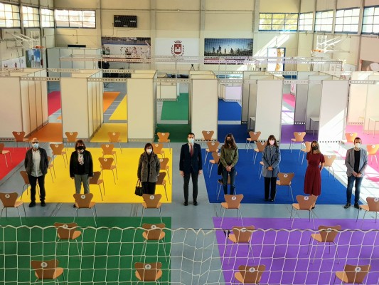Elda presenta el dispositivo para la vacunación masiva del personal de los centros educativos