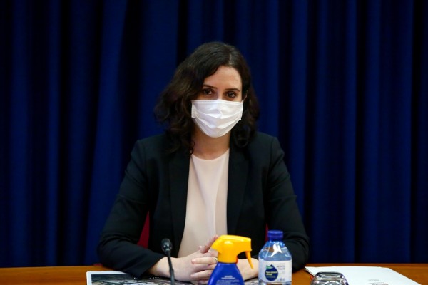 Una asociación vecinal de Madrid encarga un ninot de Díaz Ayuso al que denominan 'La Pinocha'