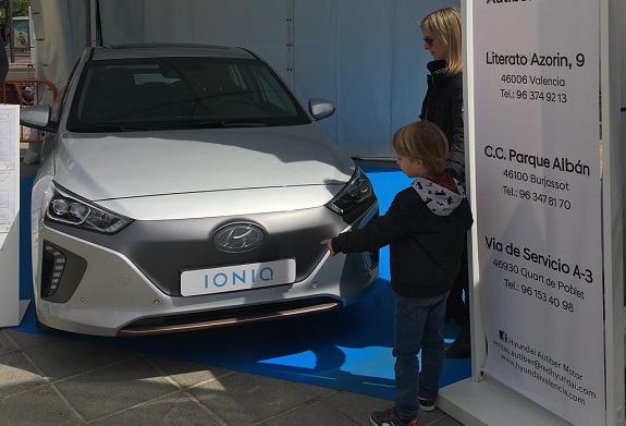 Hyundai Autiber, Nissan Almenar, Smart y Renault Retail Valencia triunfan con sus vehículos eléctricos entre el público valenciano