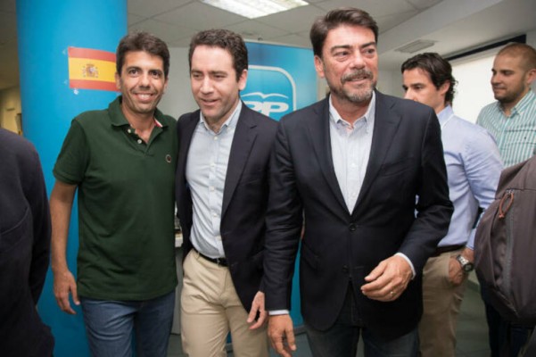 El hundimiento de Cs, Mazón… y las podólogas

