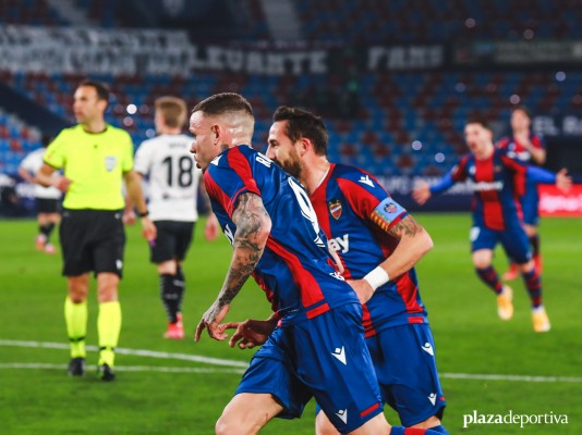 El Levante se crece y es mejor en el derbi