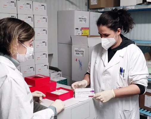 La Comunitat seguirá su plan de vacunación sin usar el lote de AstraZeneca paralizado en algunos países