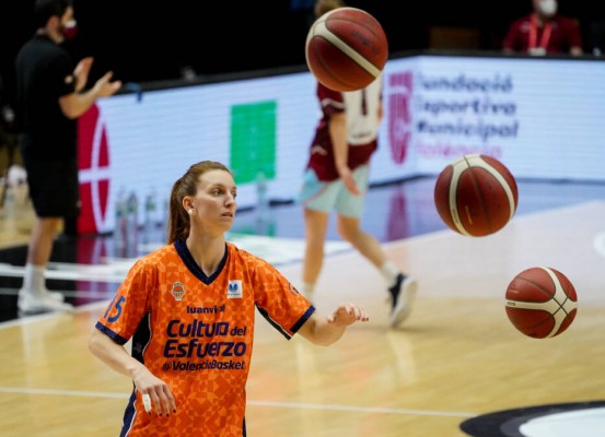 Valencia Basket busca arrebatarle el liderato al Perfumerías Avenida
