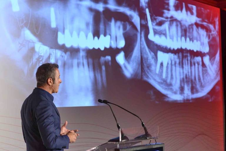 Imagen del cirujano Luis Senís. - 