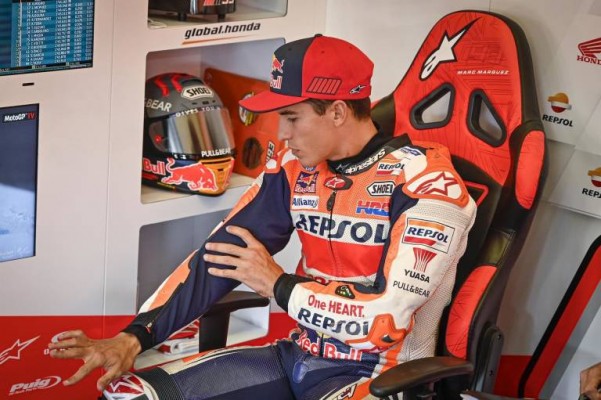 Marc Márquez pasa con nota la revisión médica
