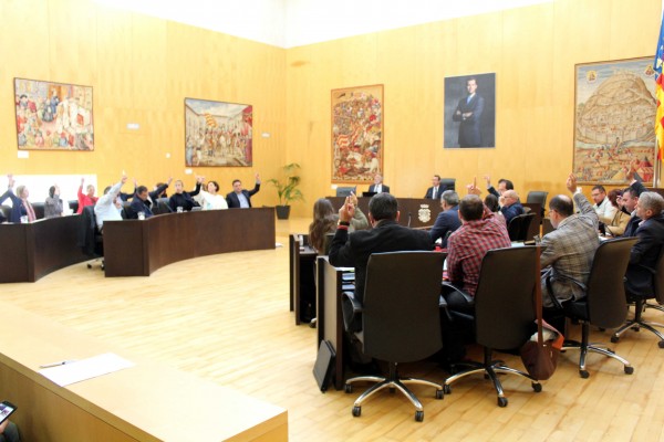 La oposición obliga al PP a adjudicar en dos meses el contrato de parques y jardines de Benidorm