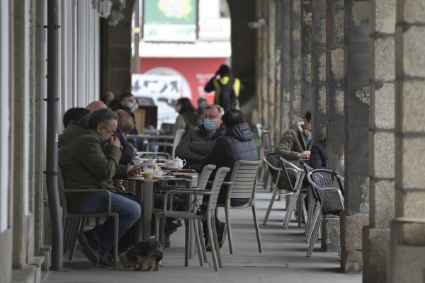 España notifica 6.255 nuevos casos, un aumento frente a la semana pasada, aunque la incidencia baja a 132