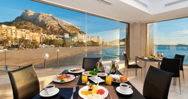 Los hoteles de Alicante instan al Consell a permitir los buffets asistidos para atender a los huéspedes