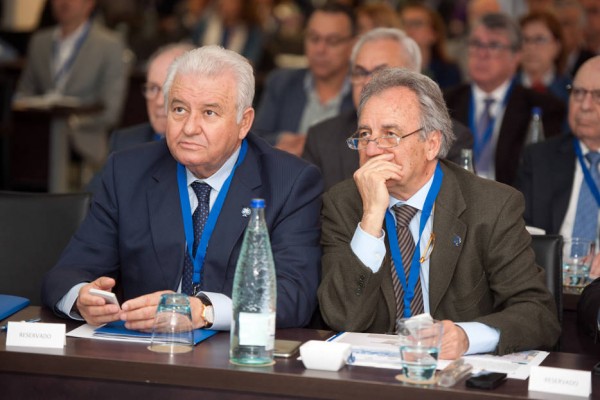 Aefa analiza con un experto de Cuatrecasas cómo recurrir el impuesto de donaciones