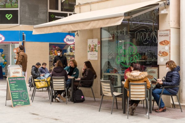 El Consell se excedió con la previsión de ayudas Paréntesis en Elche, son mil menos las potenciales: 1.700