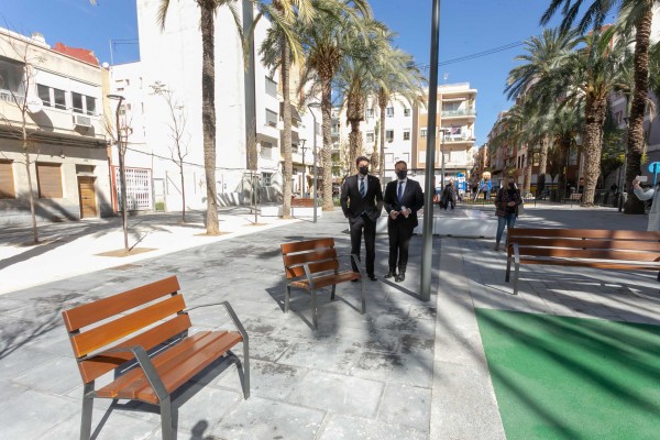 Alicante completa la reurbanización de la Plaza de Palmeretes con más espacios peatonales