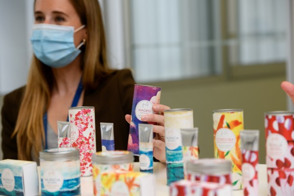 Feelit Cosmetics, la 'startup' valenciana que transporta olores de ciudades a cosmética y velas