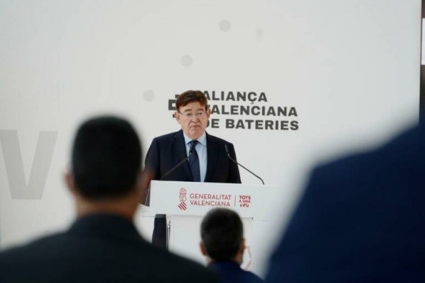 Puig da un impulso a la Alianza Valenciana de las Baterías creando una fundación de investigación