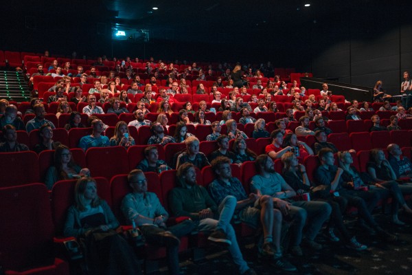 Los cines de València empiezan a subir la persiana