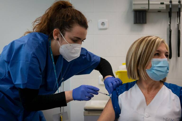 Los docentes de la Ribera se vacunarán en el Casal Fester de Alzira del 16 a 18 de marzo