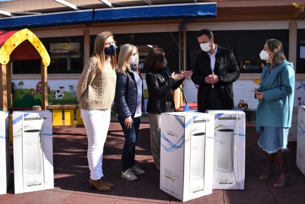 El Ayuntamiento de Elche entrega 35 purificadores en escuelas infantiles municipales