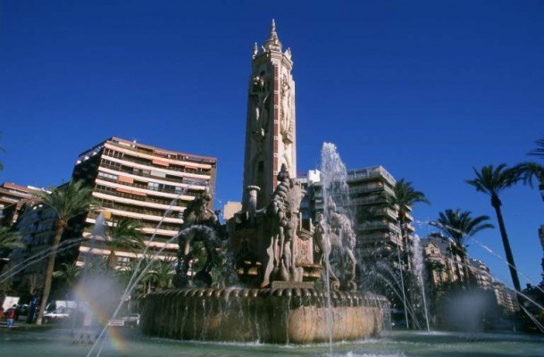 Alicante encarrila la restauración de la fuente de Luceros por 302.000 euros sin fecha para su inicio