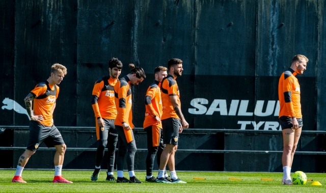 Gracia baraja un cambio de sistema para el derbi
