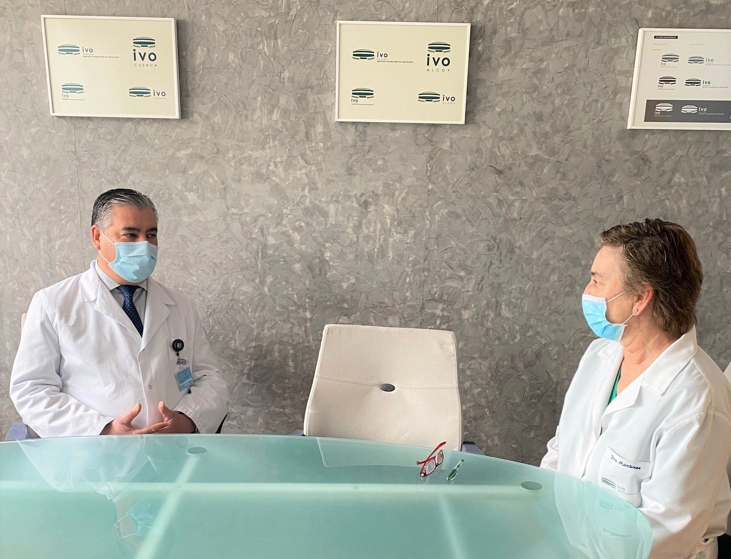 El doctor Tomás Quirós la doctora M. ª Ángeles Martínez - 