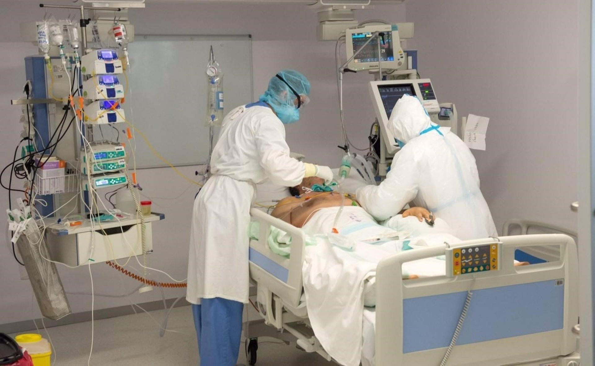 España registra 4.013 nuevos casos de covid-19, sin datos de Cataluña, y 291 muertes