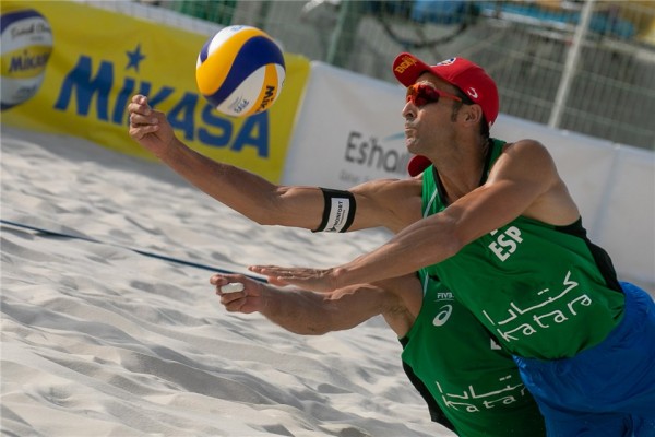 Herrera y Gavira pierden su primer partido de Vóley Playa de la Copa Katara