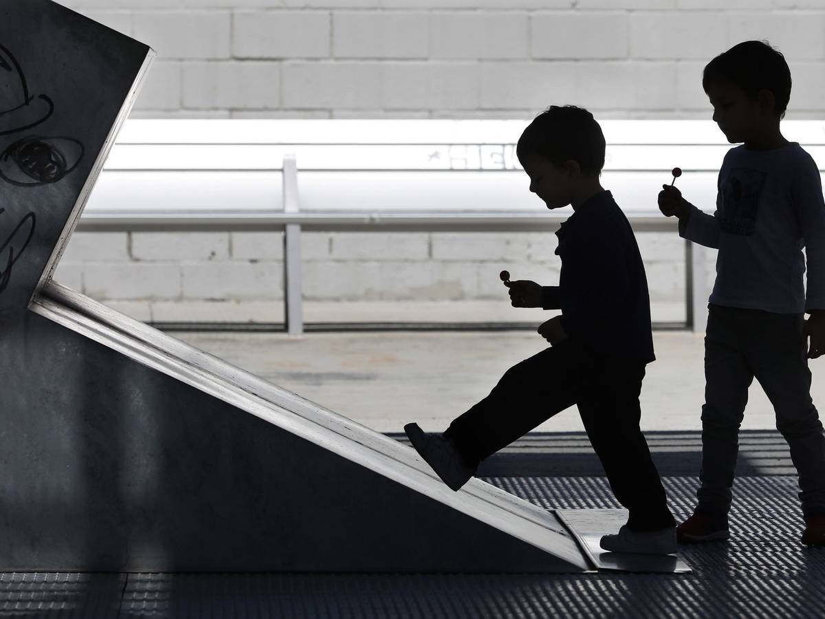 Luz verde al Plan que creará una red pública en España de cuidados para niños menores de 14 años