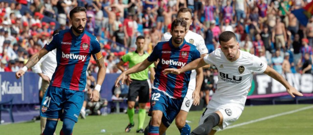 El Valencia ganó el último derbi en el Ciutat, donde domina el Levante
