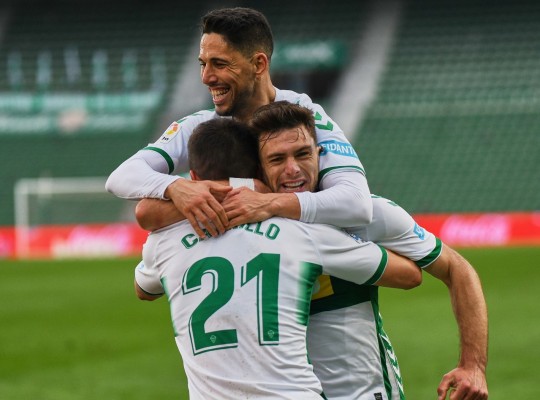 El Elche sale de la zona de descenso dos meses después
