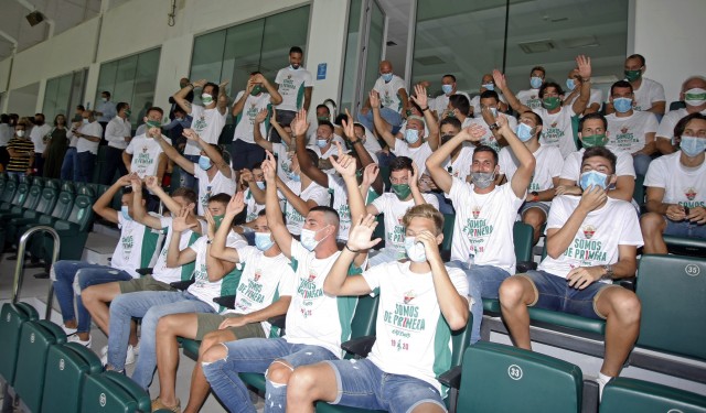 El Elche paga la prima del ascenso