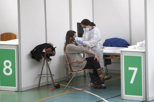 Las CCAA ponen 184.864 dosis este fin de semana y superan las 4,5 millones administradas