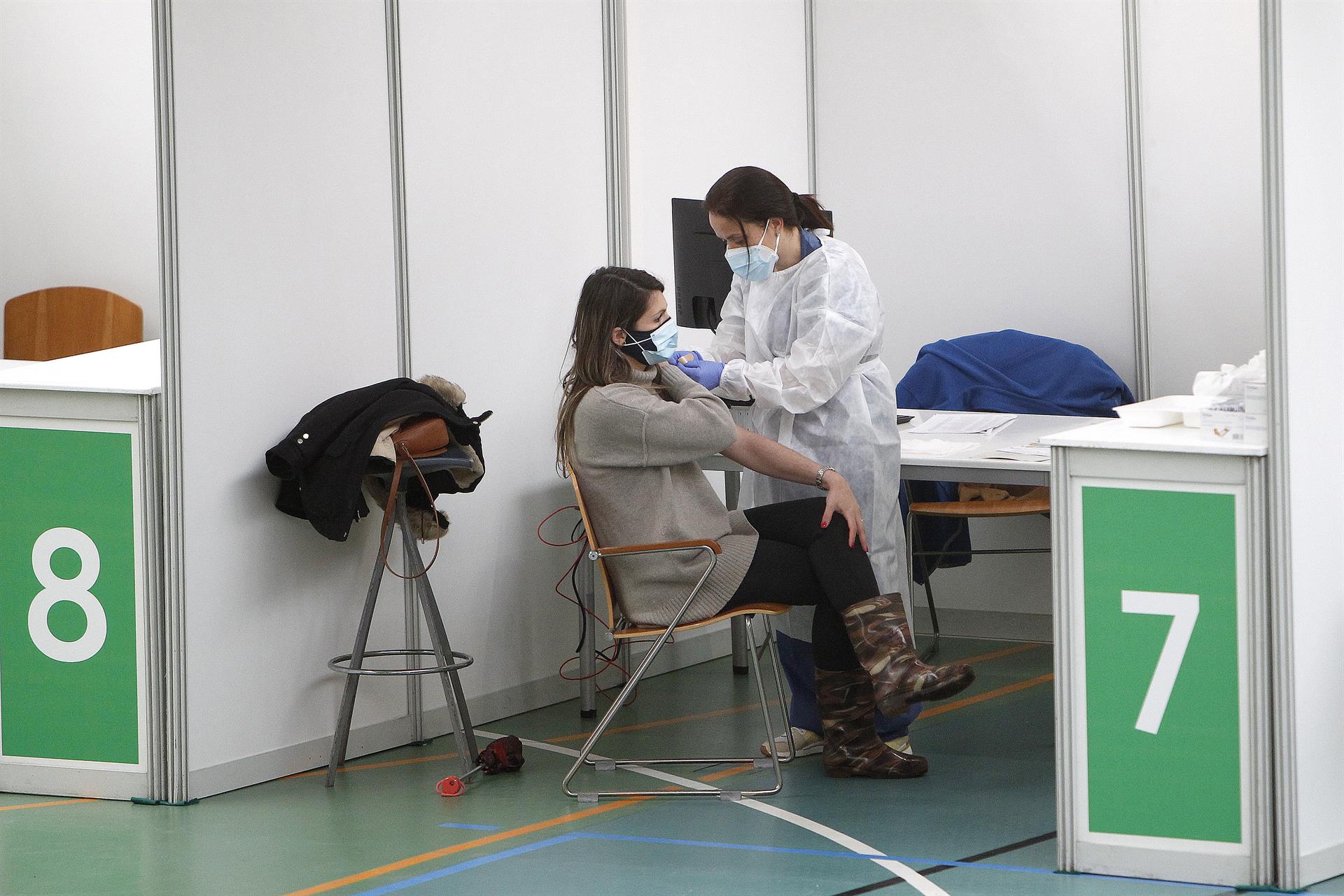 Las CCAA ponen 184.864 dosis este fin de semana y superan las 4,5 millones administradas