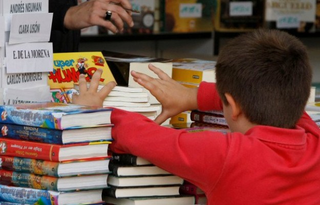 El 60% de los españoles cree que el hábito de la lectura debe iniciarse en el colegio