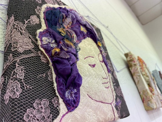 Puntadas para coser la 'Alquimia femenina': el LAC muestra el arte textil de Silvia Viñao