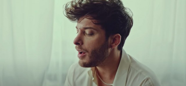 Así es el videoclip de Blas Cantó en el que revive el espíritu de su abuela, fallecida durante la pandemia