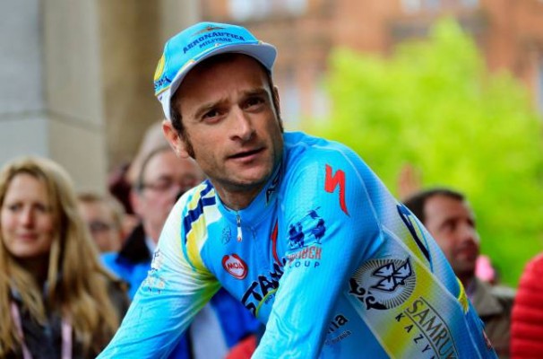Más de 5.000 personas dieron el último adiós al ciclista italiano Scarponi