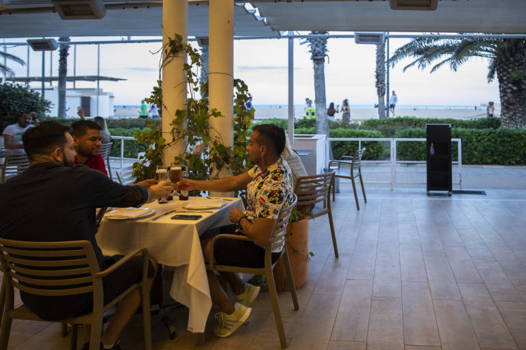 Fotur pedirá a Sanidad vacunas, terrazas al 100 % y festivales al aire libre