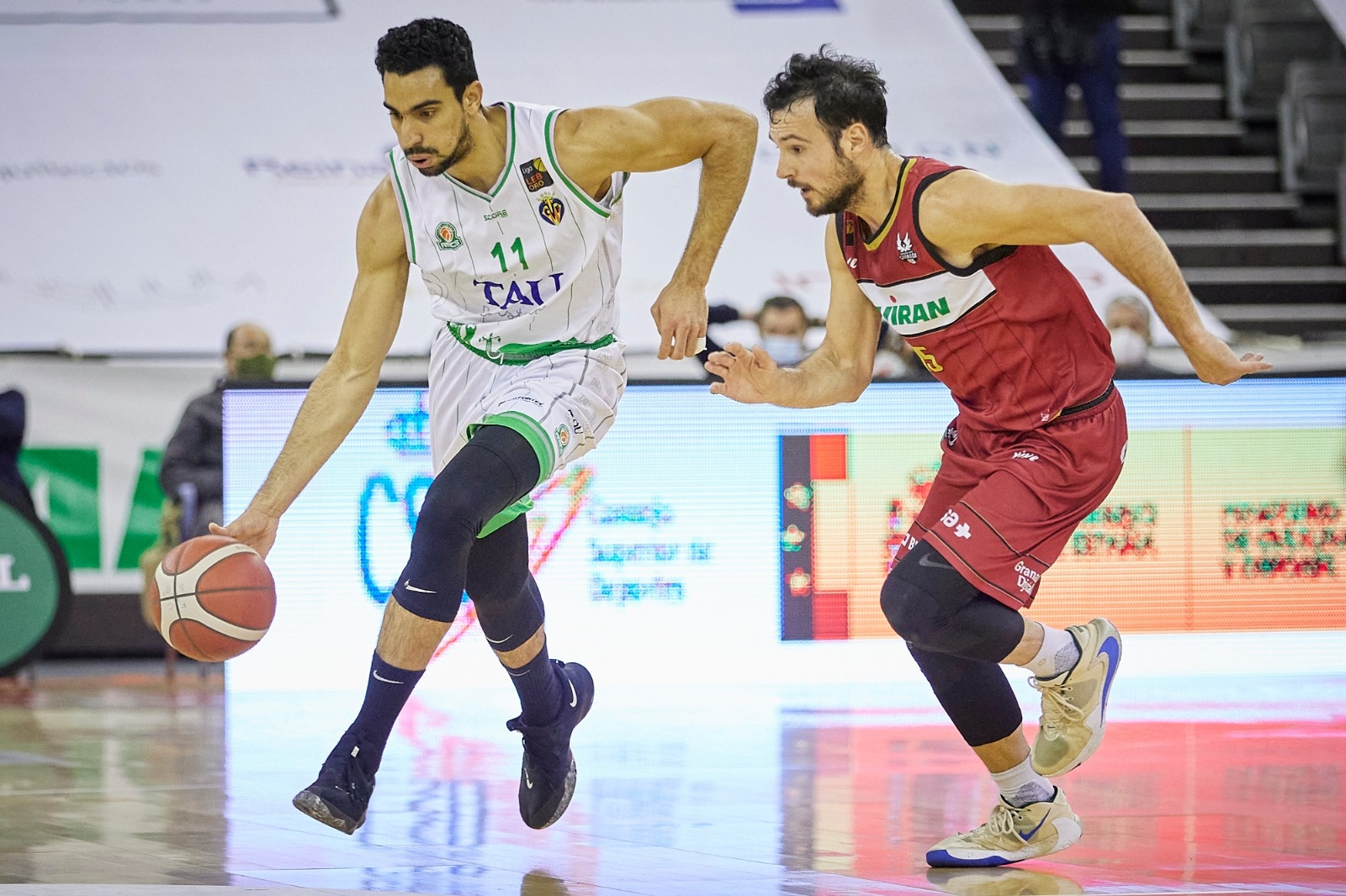 El TAU Castelló vence al Covirán Granada en la prórroga y se postula para el ascenso a la liga ACB