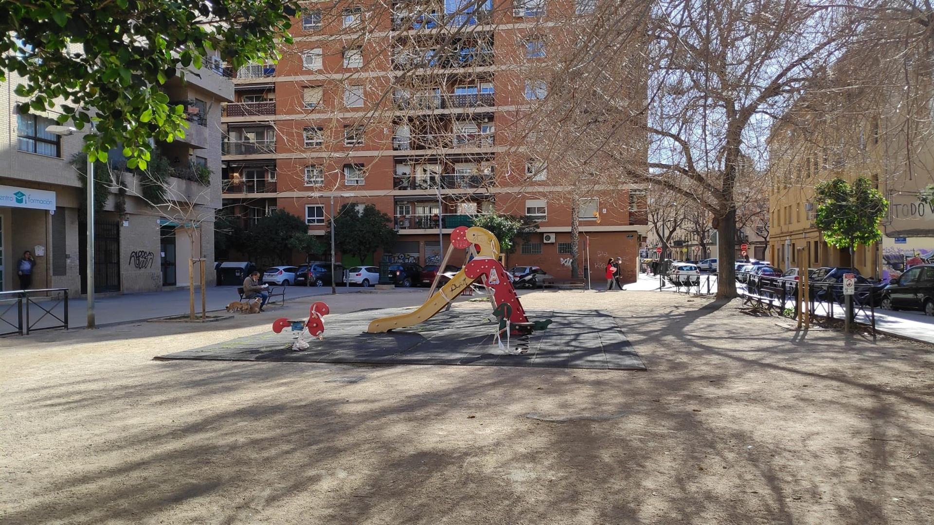 València inicia las obras de remodelación del jardín y el parque infantil de la calle Manuel Simó