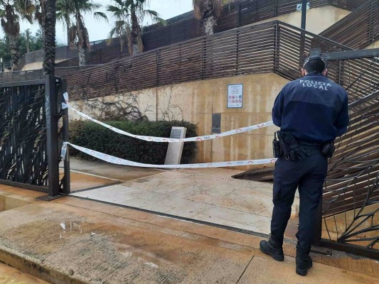 La Policía de Alicante disuelve un grupo de 300 jóvenes que realizaban botellón y 29 fiestas en viviendas 