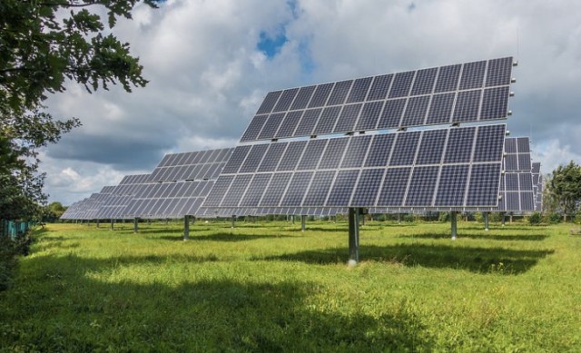 Los vecinos no pagarán nada por la luz si compran acciones de huertos solares municipales
