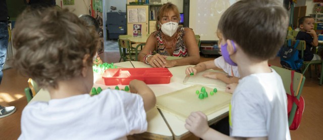 Piden un aplauso por todas las profesoras en el 8M