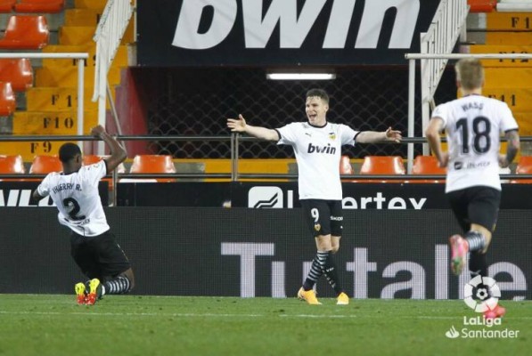 Los minutos finales dan vida al Valencia CF