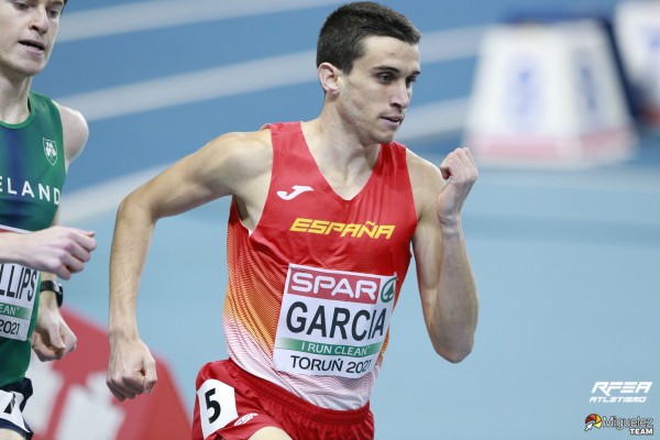 El atleta del Playas Mariano García, a semifinales en los 800m y plata y bronce para España en 1.500