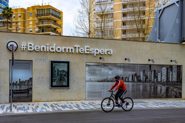Comercio publica el listado provisional de participantes del concurso #BenidormTeEspera

