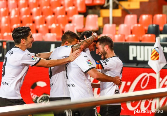 (2-1) El Valencia tira de fe y orgullo para remontar al Villarreal