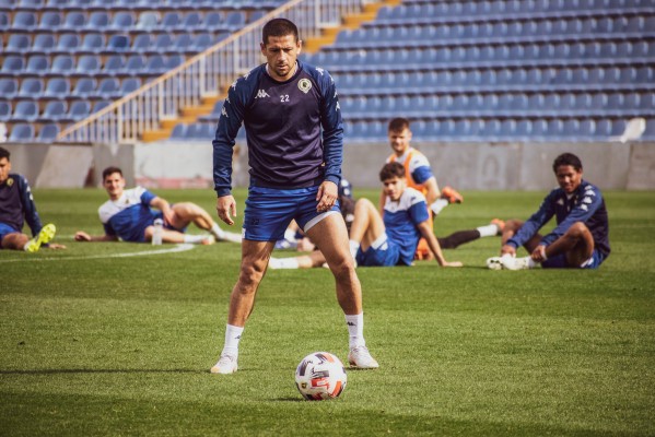 Moyita y Acuña en la convocatoria para Villarreal de la que se cae Pedro Sánchez por lesión