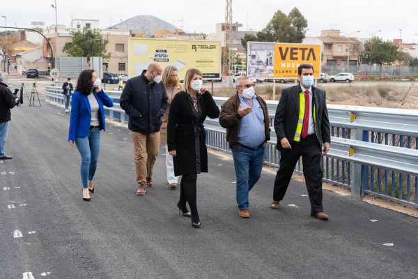 Abierto al tráfico el puente de Torreciega tras las obras de mejora de pavimento y acera 